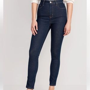 Old Navy Mid Rise Skinny Jeans. Rockstar Dark Wash. Size 0 Short